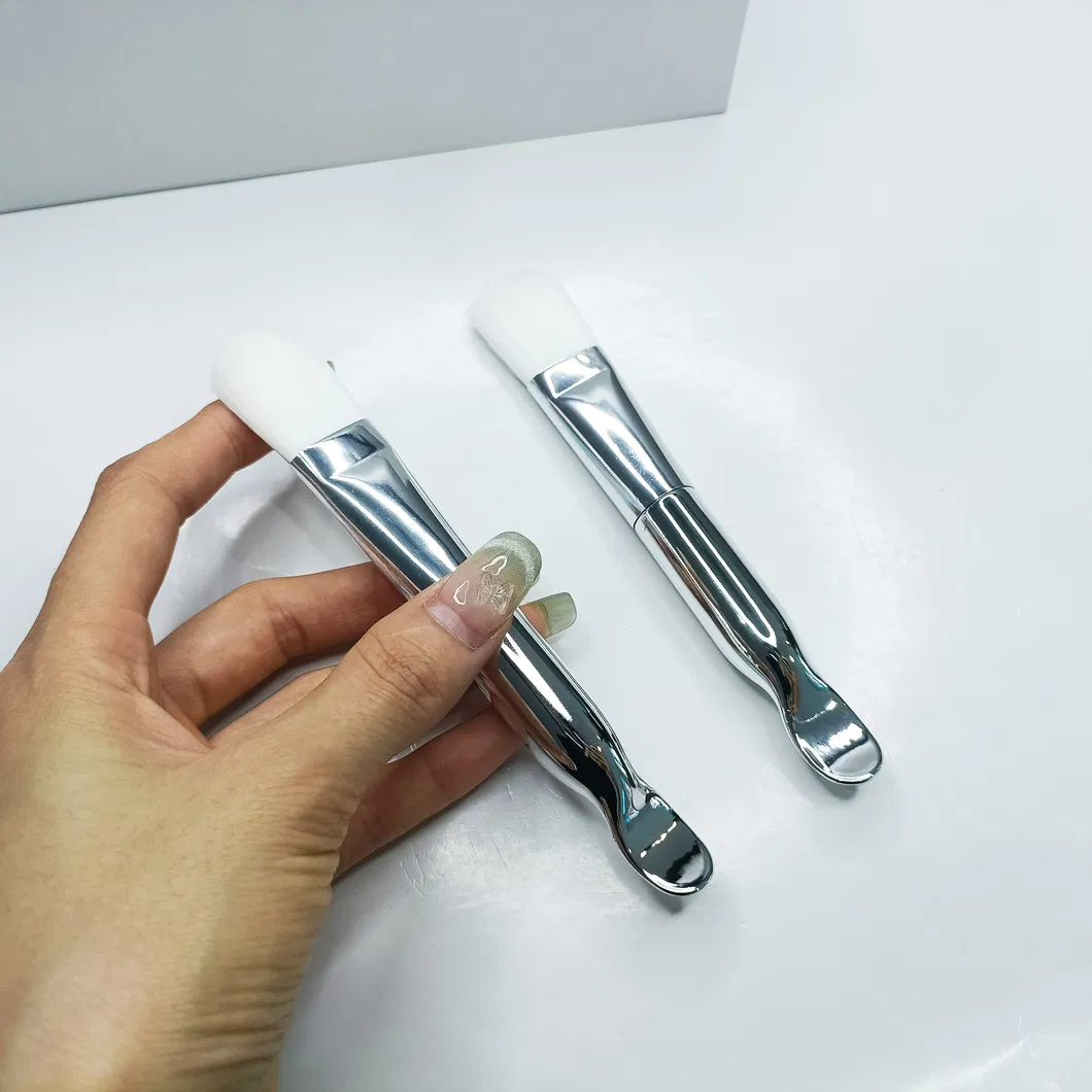 Pincel de Maquiagem com Cerdas Macias Ferramenta com Cabo Prateado Adequado para Aplicação de Base em SPA DIY