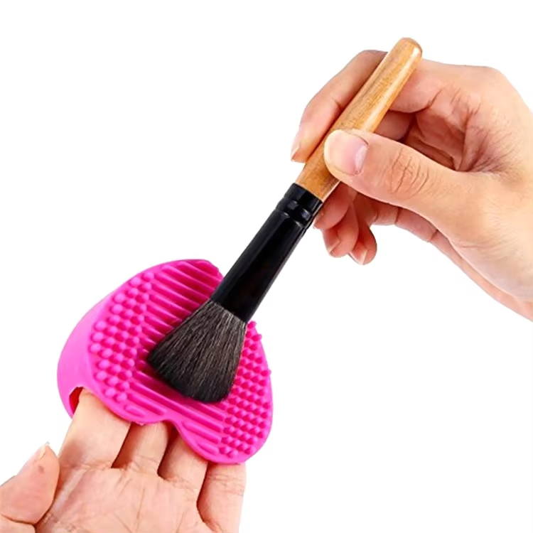 2024 Novo Limpador de Pincéis de Maquiagem em Forma de Coração Portátil 3 em 1 Ferramentas de Maquiagem de Silicone para Limpeza de Maquiagem em Casa e Viagem