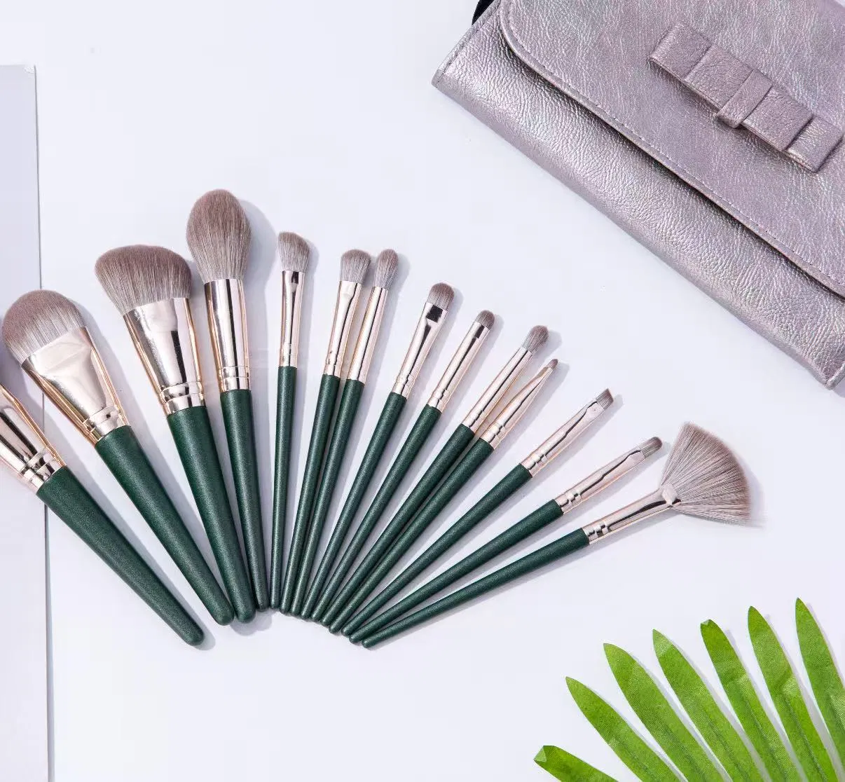 Conjunto de Pincéis de Maquiagem Sintéticos Personalizados por Atacado 14PCS Veganos para o Rosto