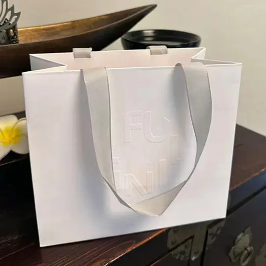 Custom China Suppliers Factory Printed Small Paper Square Gift Bags with Handles for Gift Packaging Supplier, Factory