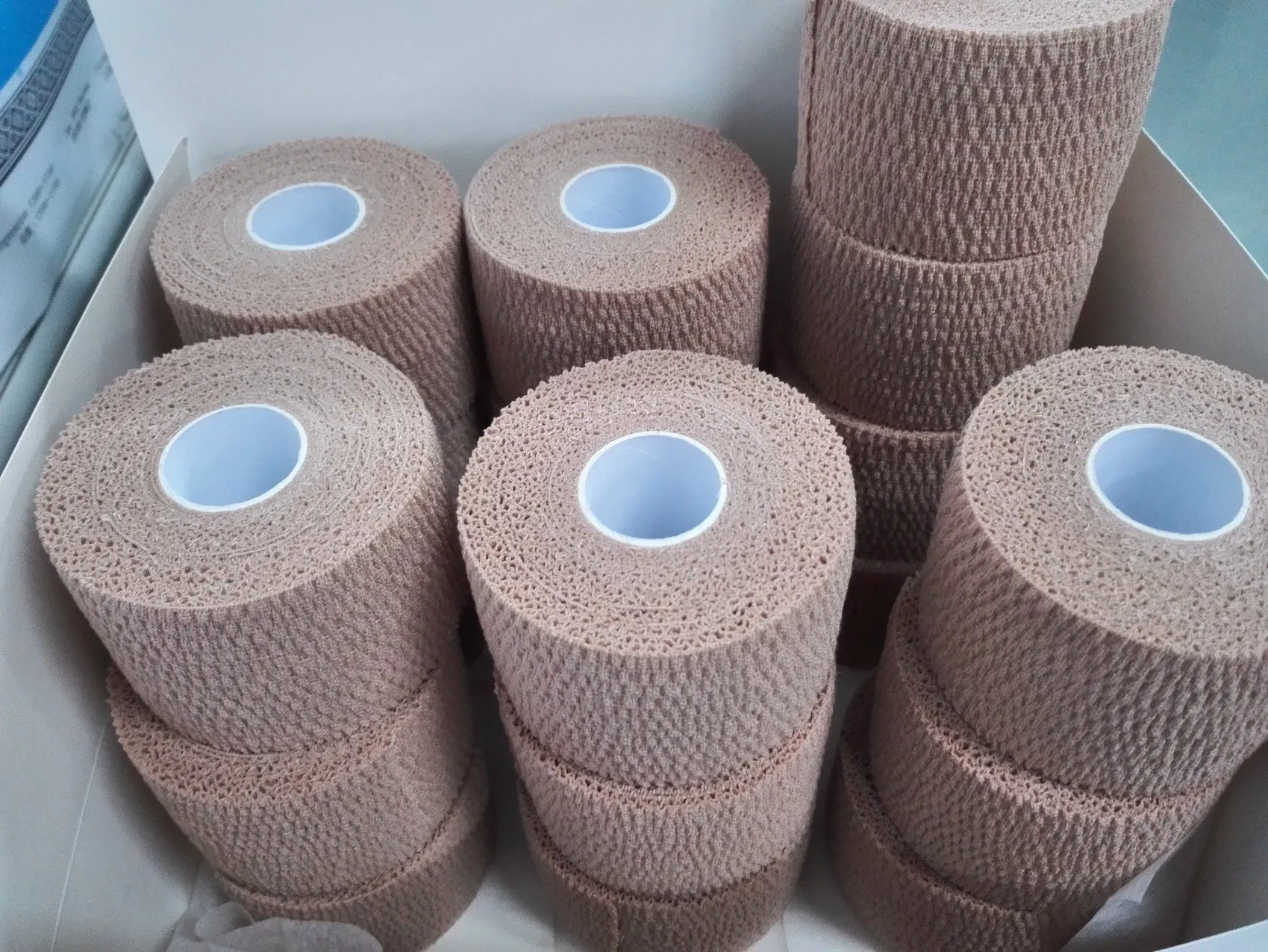 White Color Beige Color Black Color Cotton Stretch Tape Light Eab Hand Tearable Elastic Bandage Size 2.5cm/3.8cm/5cm/7.5cmx4.5m/6.9m with CE ISO FDA