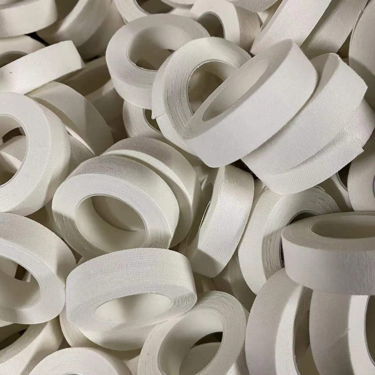 CE Approved High Quality Medical Adhesive Zinc Oxide Cotton Tape Sports Tape 5cm X 5m