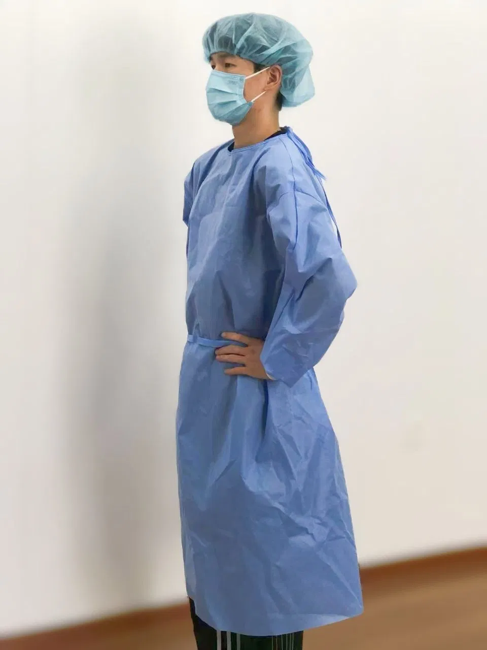 Medical Disposable Surgical Gown Nonwoven PP/PE/Poly Sterile and Waterproof Isolation Gown with Elastic Cuff Lab Coat for Hospital Dental Clinic Use