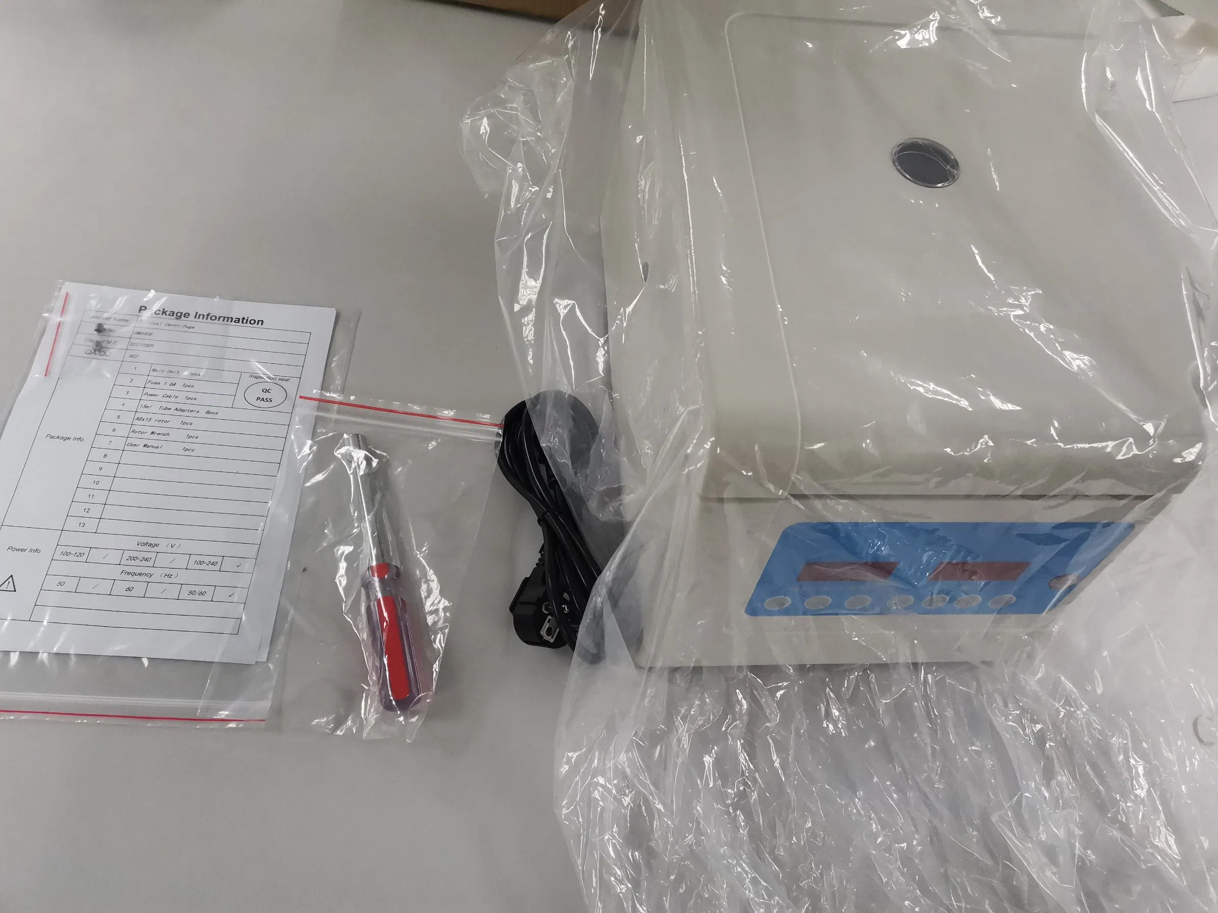 Laboratory Equipment Medicial 300-4000rpm Low-Speed Centrifuge Laboratory Instrument