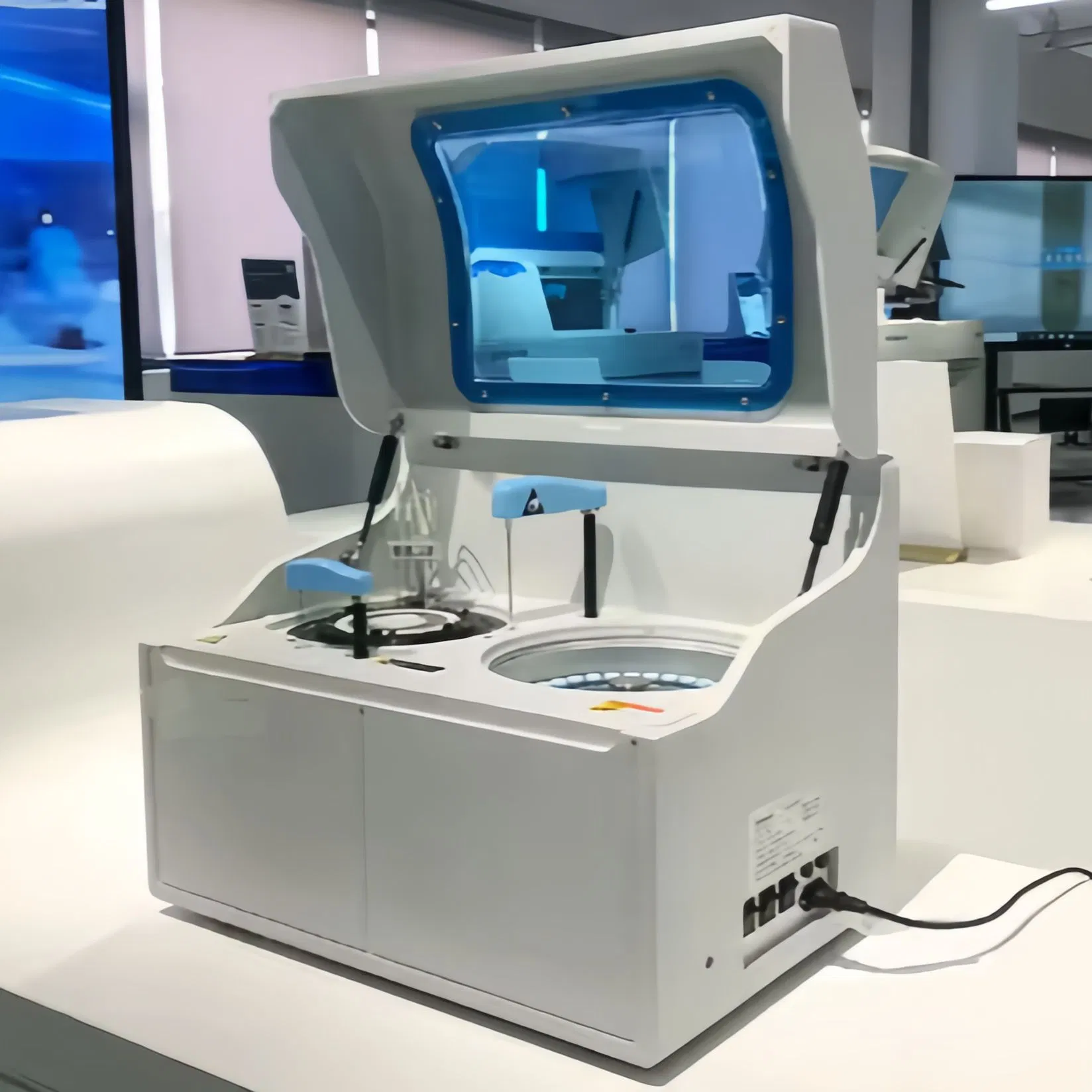 Automatic Clinical Blood 200 Tests/Hour 2-70 Volume Chemistry Biochemistry Analyzer for Lab