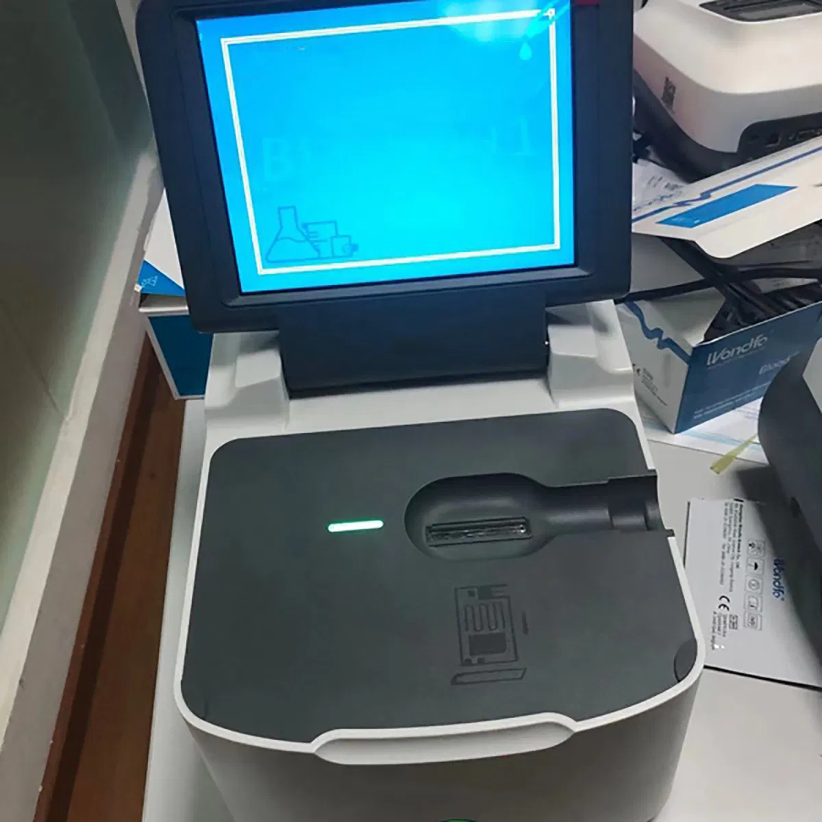 Automatic Touch Screen Blood Gas Electrolyte Analyzer