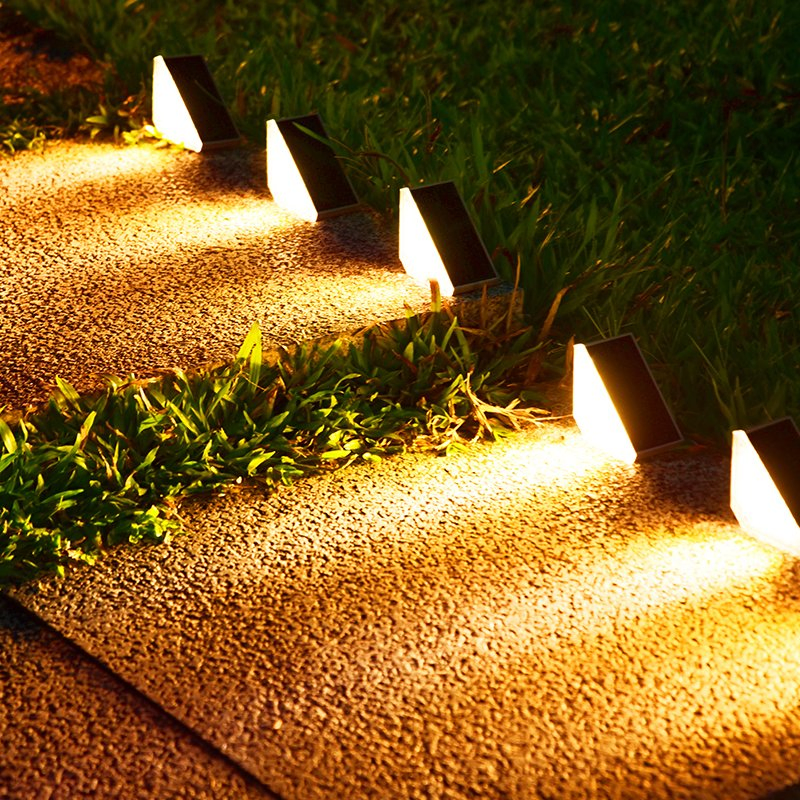 Luces de escalera triangulares solares ajustables para la seguridad del camino