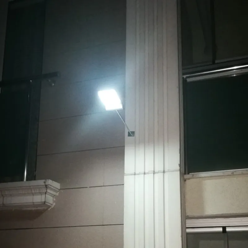 36 Luz Solar LED para Exterior con Sensor de Movimiento y Poste de Montaje