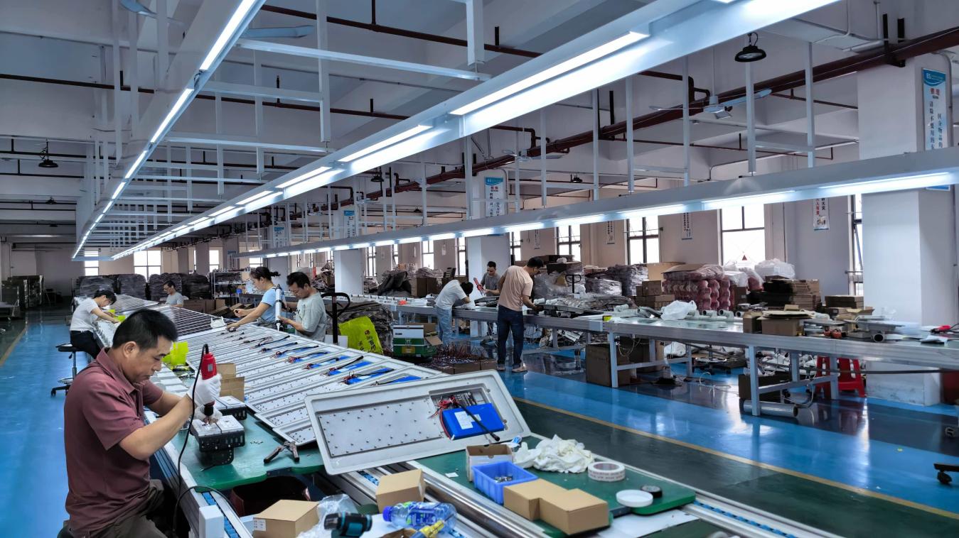 Iluminación industrial LED para fábricas y almacenes Moso Light