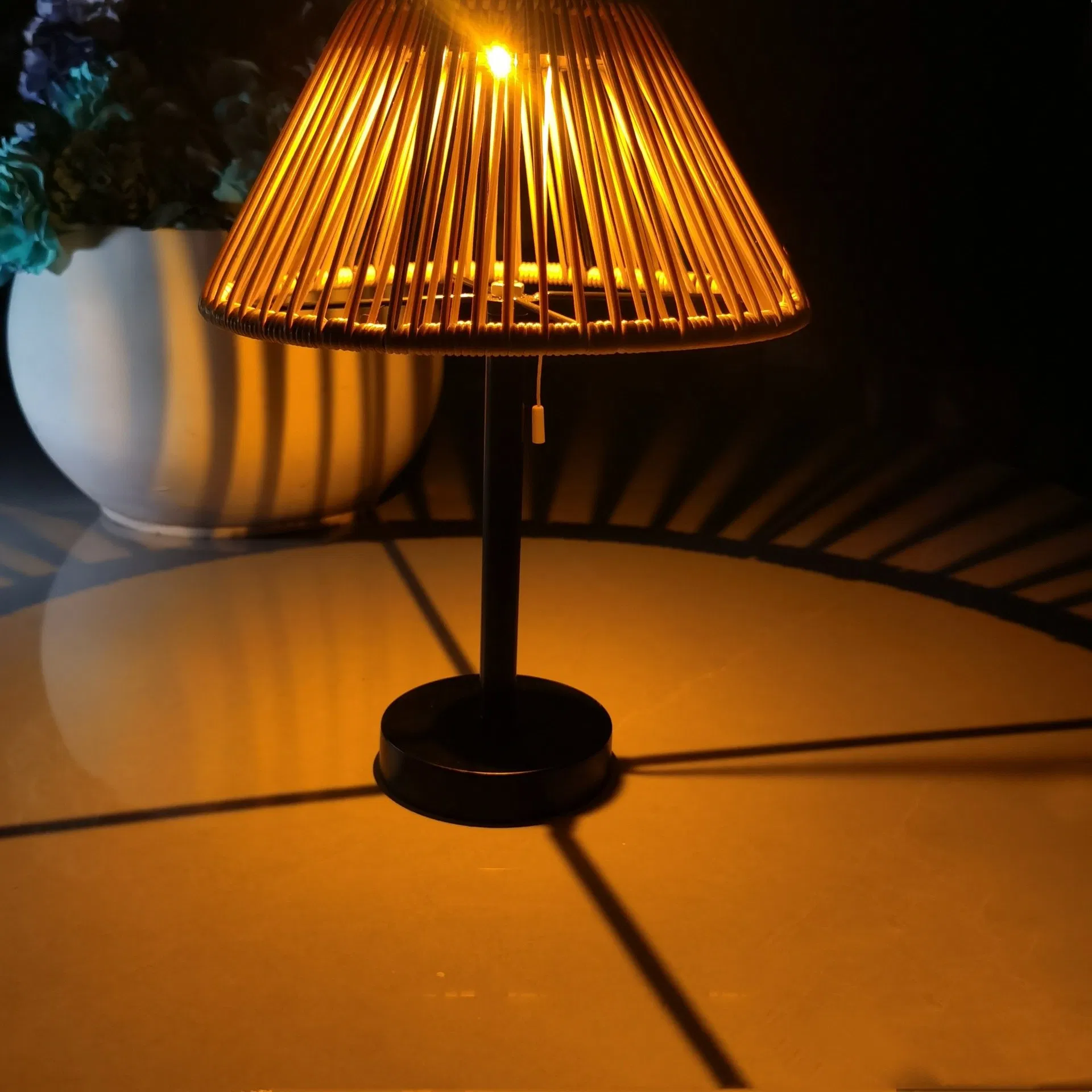 Lámpara solar portátil para jardín con luz LED blanca cálida, impermeable para iluminación de terraza y balcón