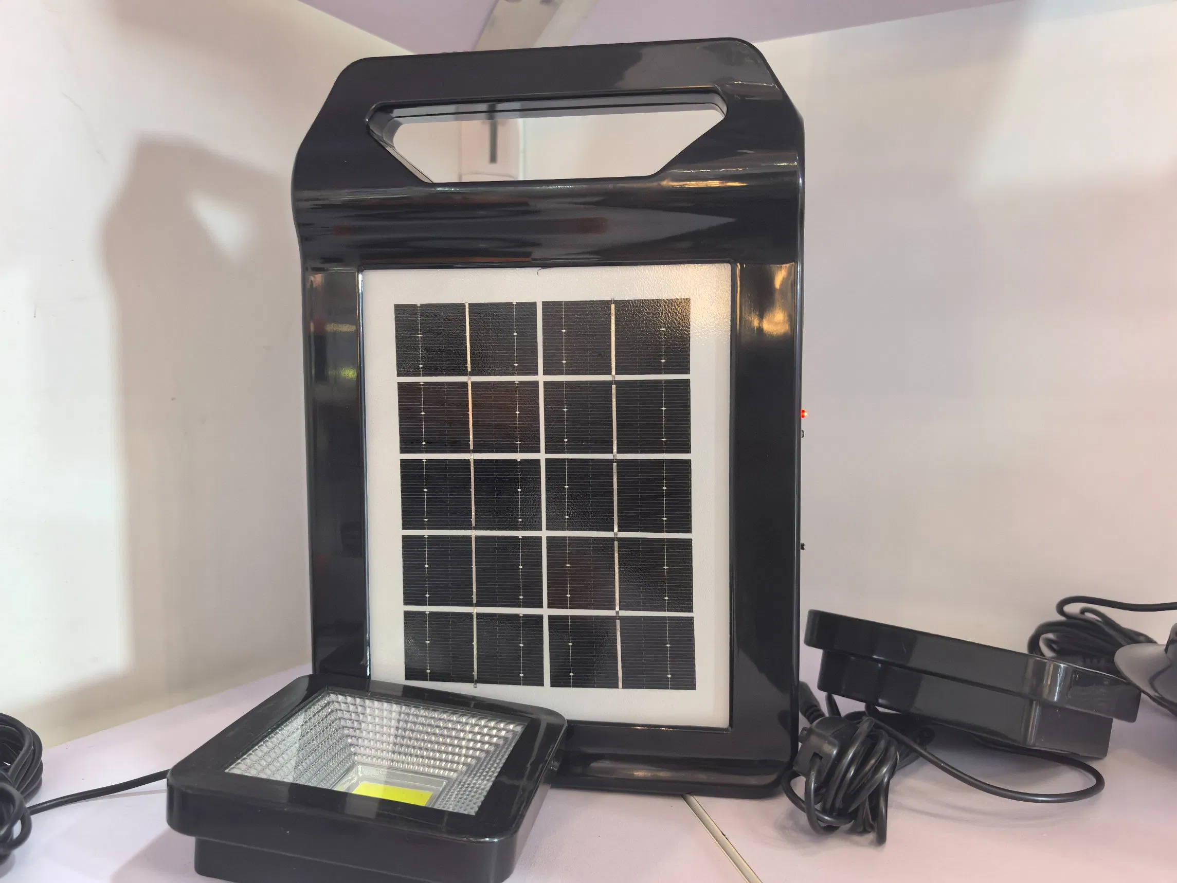 Luces de inundación de seguridad alimentadas por energía solar con cable para patio exterior, jardín, cobertizo, granero