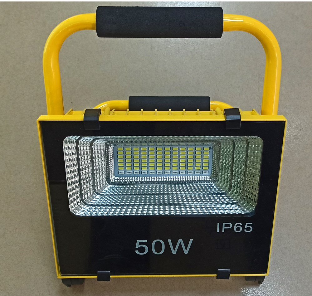 Yaye 18 Venta Caliente 50W/100W Luz de Inundación Solar Portátil/ 50W/100W Foco LED Solar Recargable Portátil