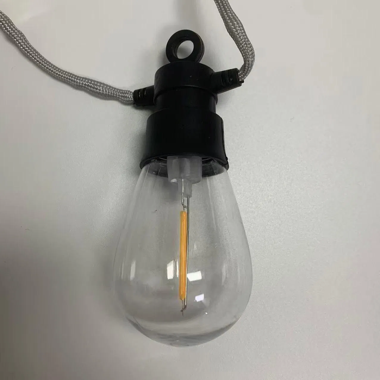 Luz de cadena solar decorativa de bombilla de filamento para patio exterior y jardín