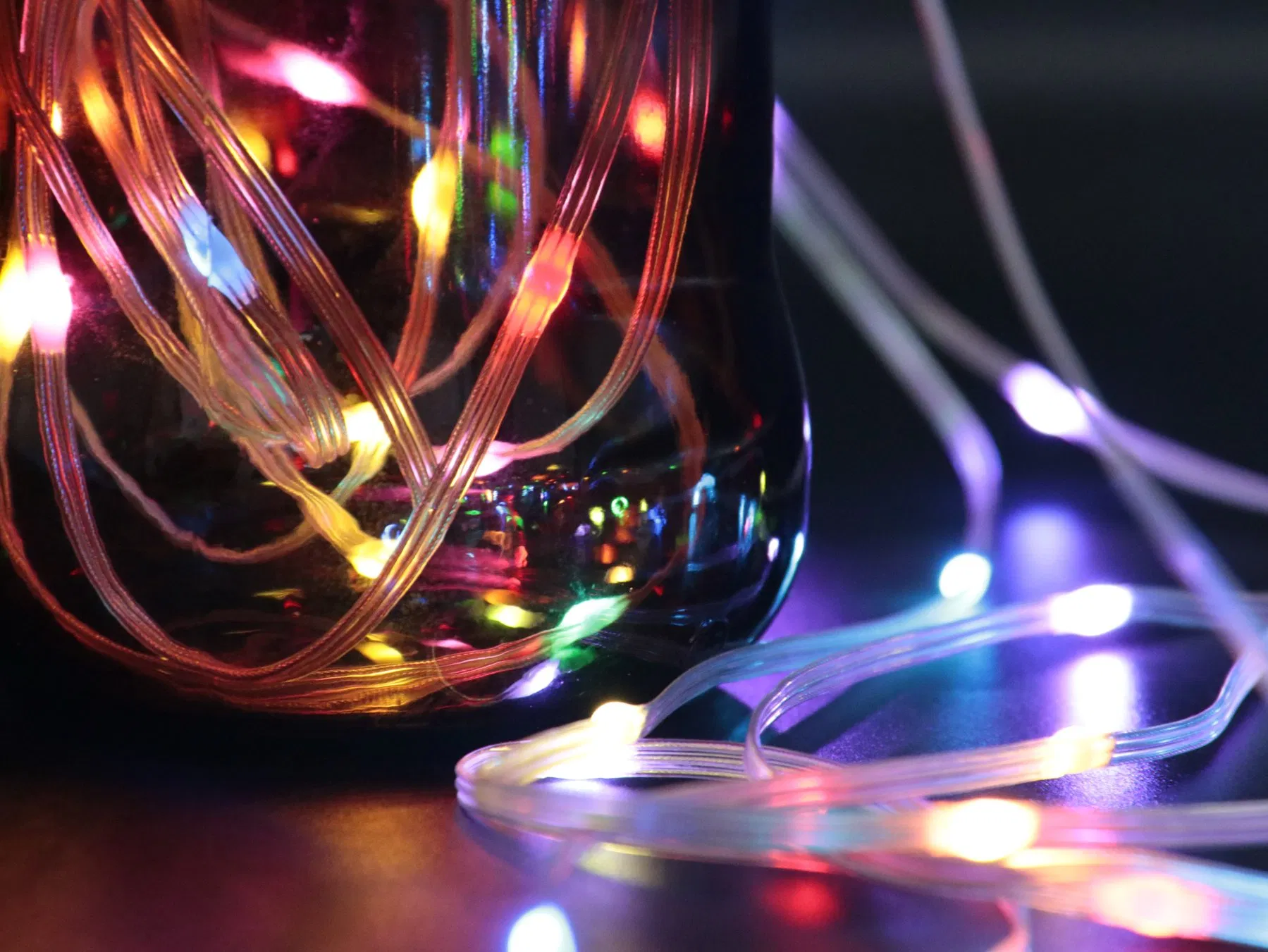 Ventas calientes de fábrica, cadena de luces LED RGB con alambre de cuero, energía solar para camping al aire libre y decoración navideña, control remoto