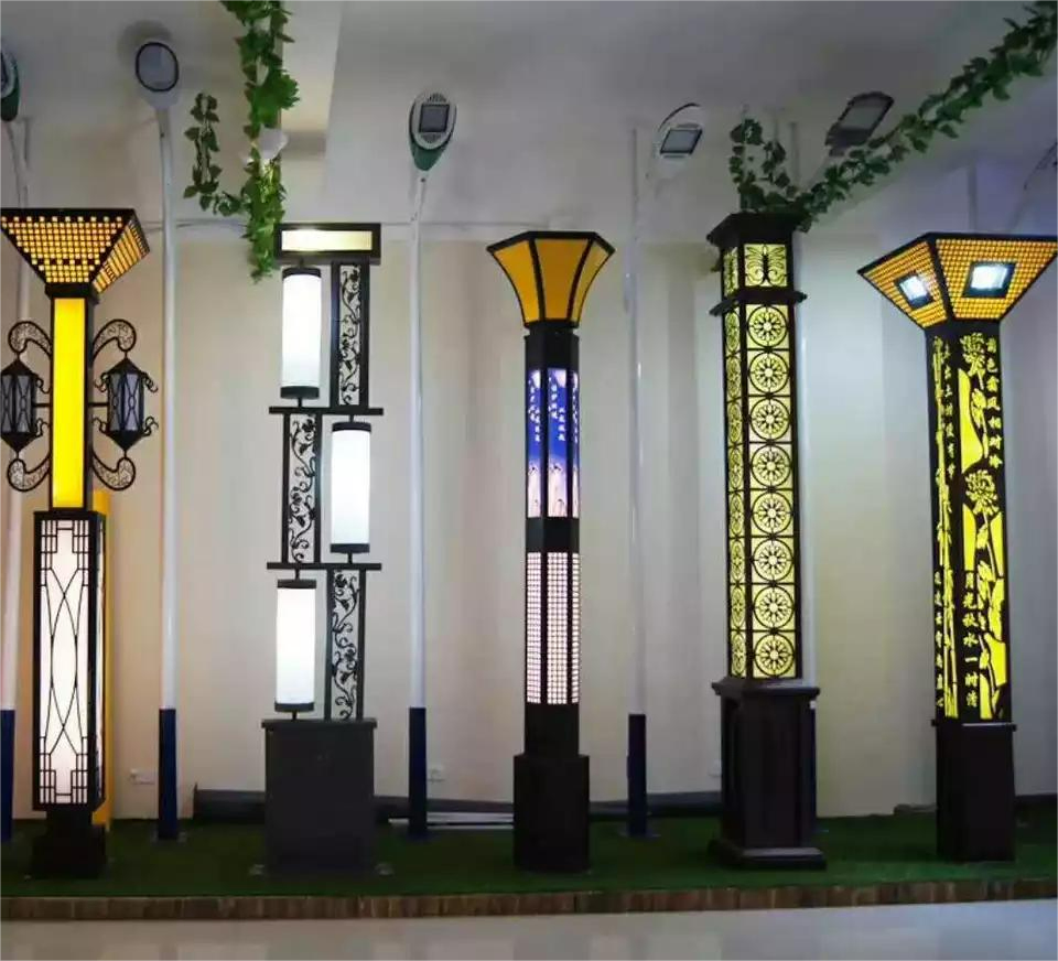 Lámpara de poste solar LED retro impermeable de grado industrial para patio y calle