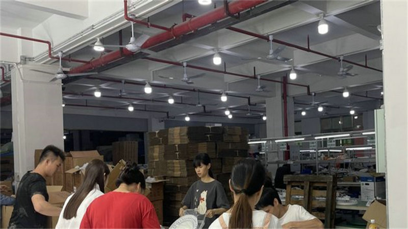 Empaque y embalaje de luminarias LED para exportación Moso Light