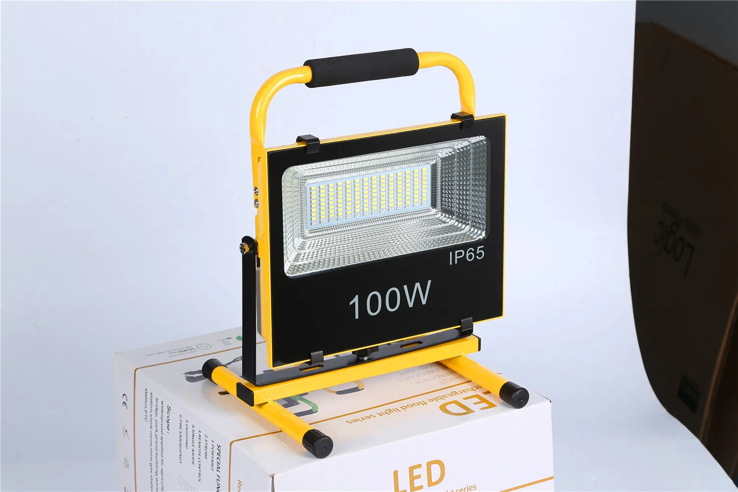 Yaye 18 Venta Caliente 50W/100W Luz de Inundación Solar Portátil/ 50W/100W Foco LED Solar Recargable Portátil