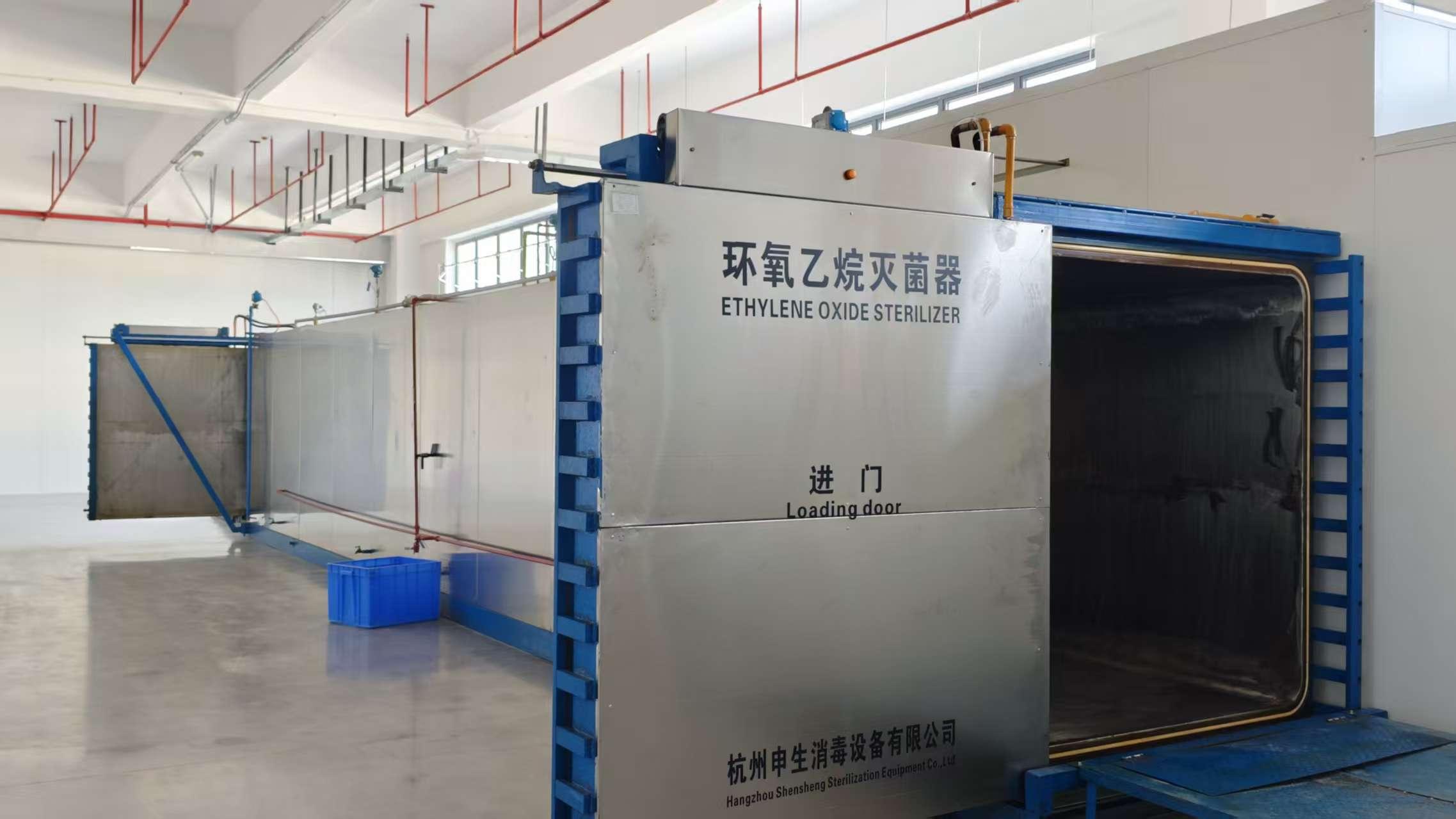 Equipo esterilizador de óxido de etileno en instalaciones Movigo Health para esterilización de productos