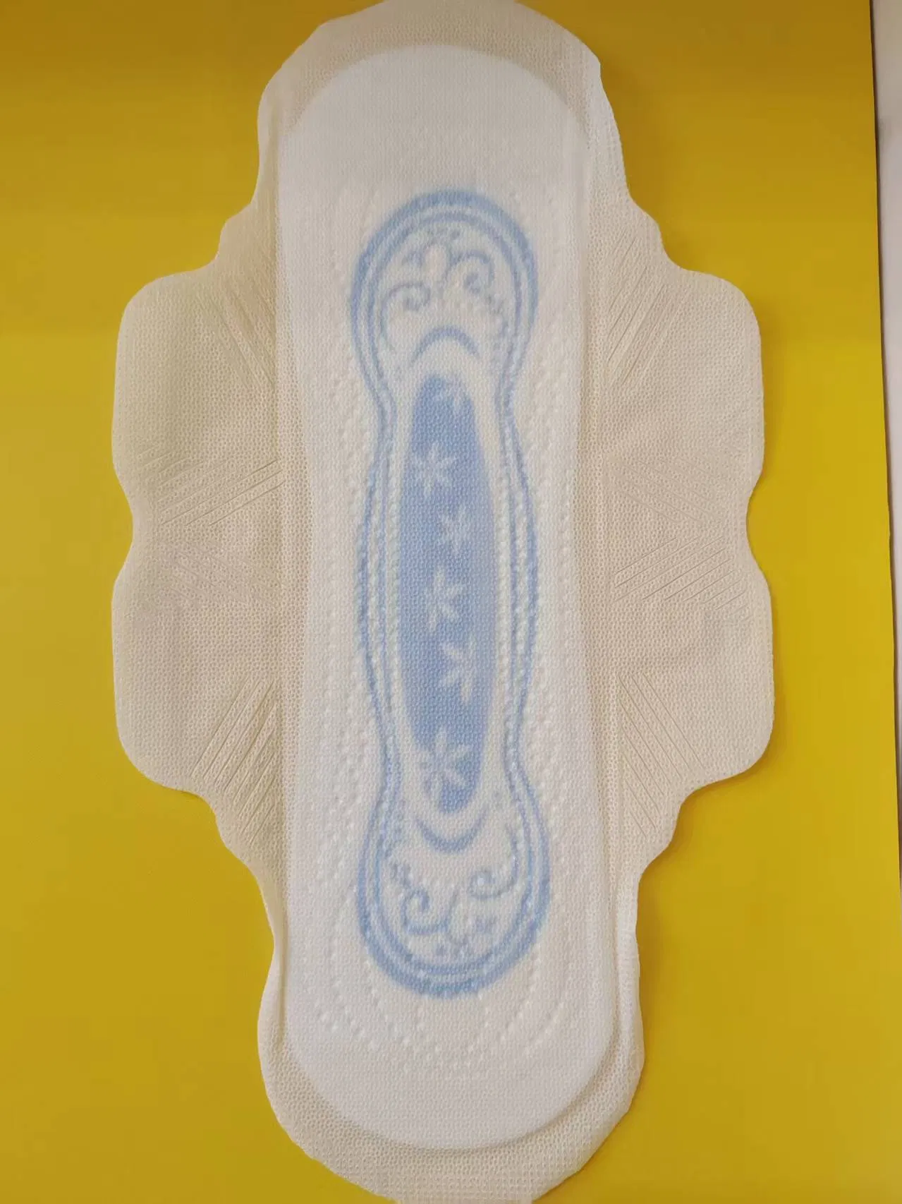 Muestras gratuitas de almohadillas sanitarias de superficie de algodón suaves para mujeres, toallas sanitarias al por mayor fábrica de China OEM toallas sanitarias orgánicas anti-bacterianas almohadilla seca suave
