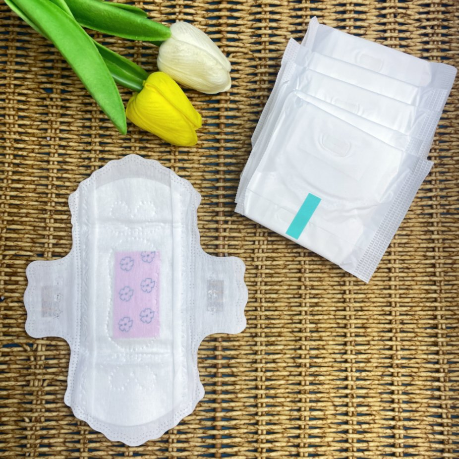 Muestra gratuita de compresa menstrual desechable de algodón orgánico para mujeres