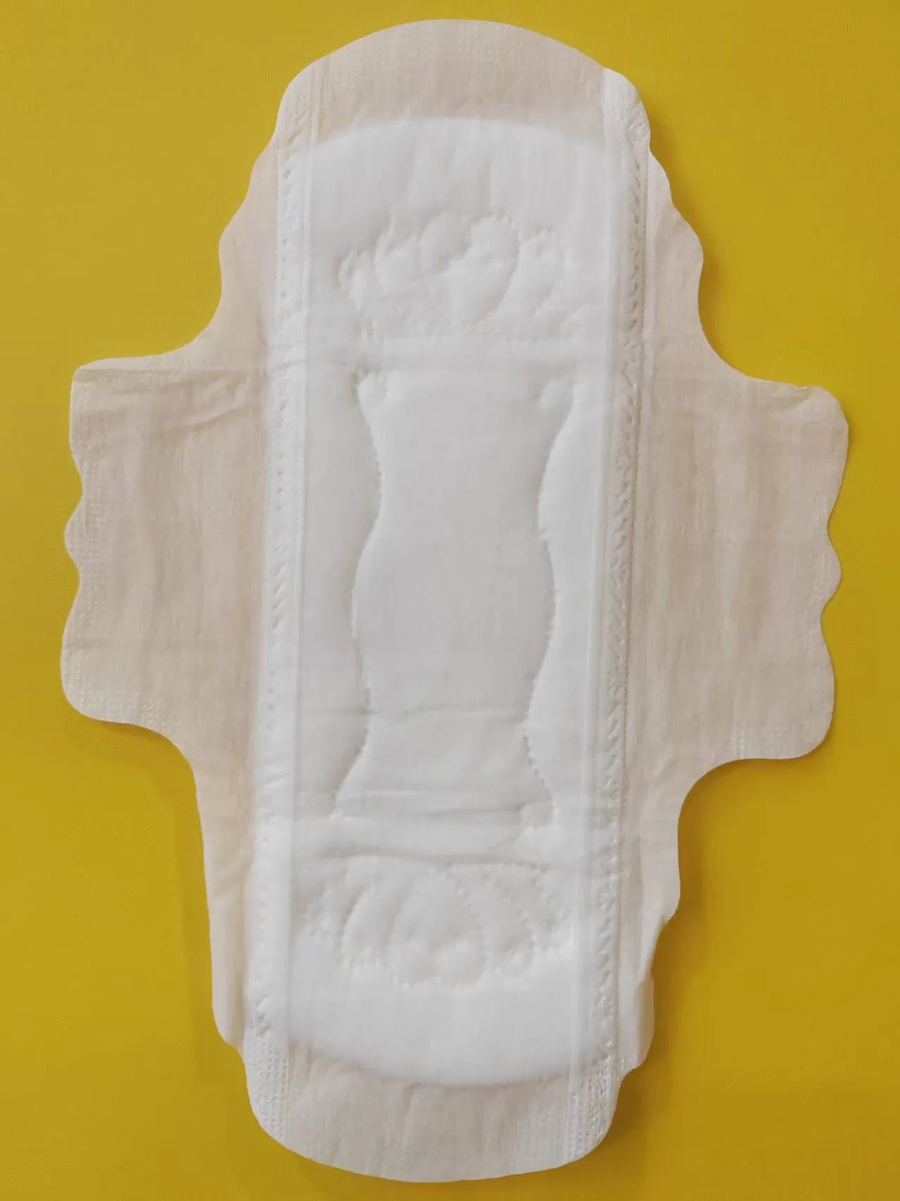 Muestras gratuitas de almohadillas sanitarias de superficie de algodón suaves para mujeres, toallas sanitarias al por mayor fábrica de China OEM toallas sanitarias orgánicas anti-bacterianas almohadilla seca suave