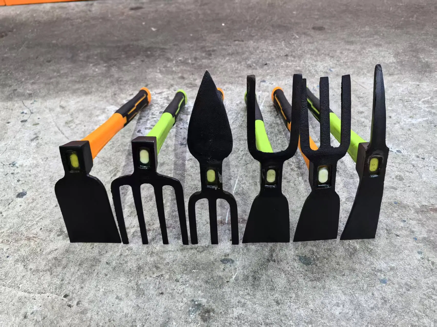 Direct Factory Sales Wholesale Prices Hand Hoe for Gardens and Agriculture.