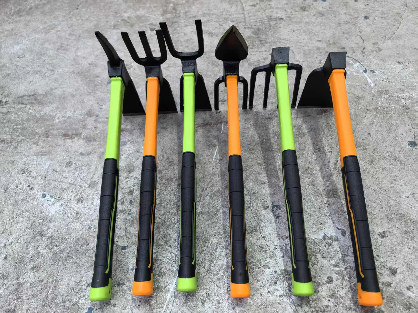 Direct Factory Sales Wholesale Prices Hand Hoe for Gardens and Agriculture.