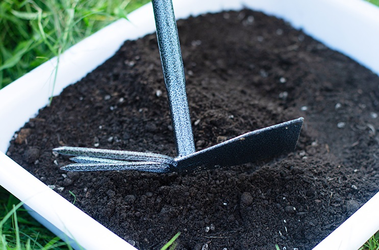 Garden Double Hoe and Cultivator Hand Tool Dual Purpose Gardening Tool for Weeding and Cultivation 32 Cm