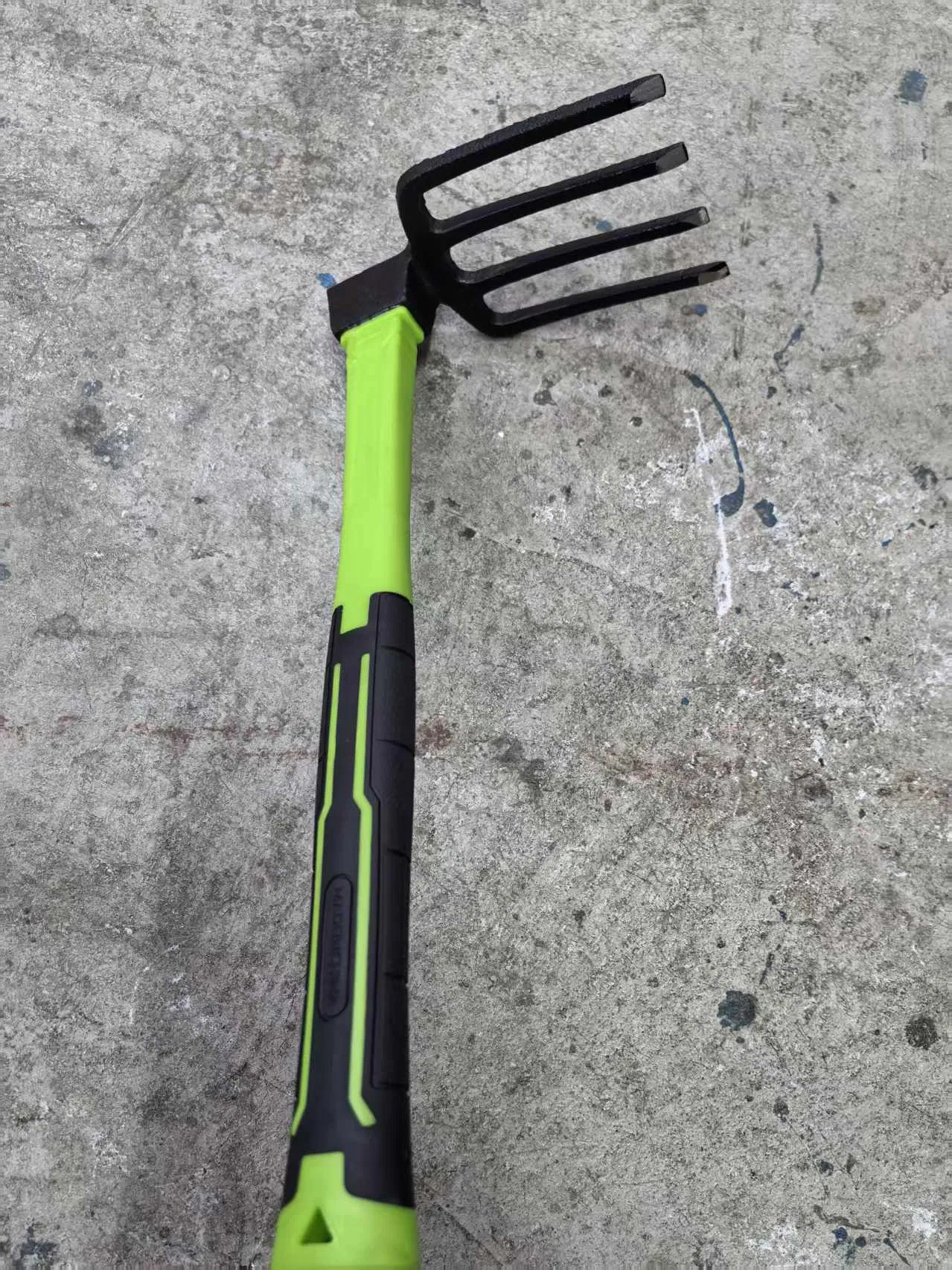 Direct Factory Sales Wholesale Prices Hand Hoe for Gardens and Agriculture.