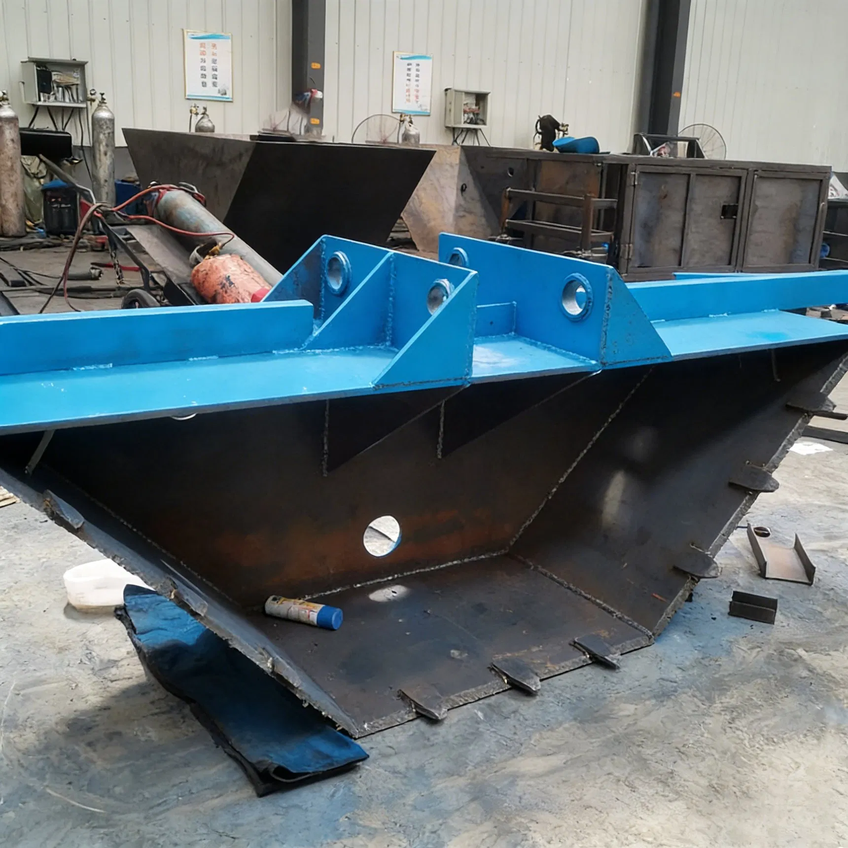 Towed Canal Forming Machine Self-Propelled Canal Lining Machine Wire Rope-Towed Canal Machine
