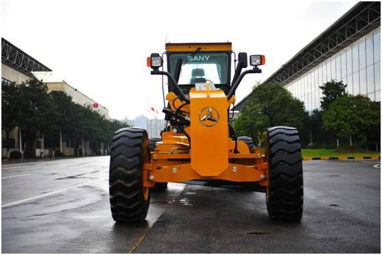 Road Construction 132.5kw 750nm Motor Grader Stg170c for Drainage Ditches