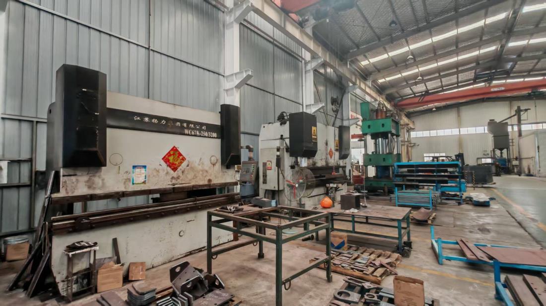 Hydraulic bending machine for steel plate forming
