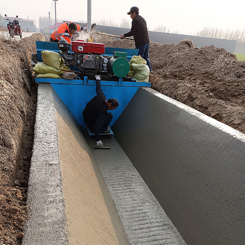 Self-Propelled U-Shaped Concrete Channel Lining Machine Water Conservancy Ditch Forming Machine
