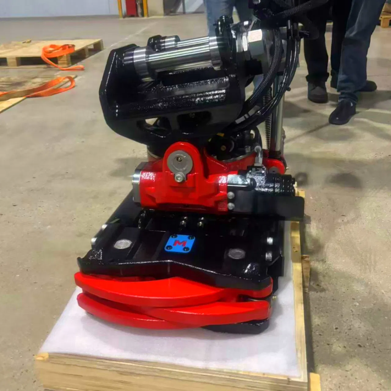 5-9 Ton Suitable Rototilt with 180 Tilt Degree and Castings Material Tiltrotator