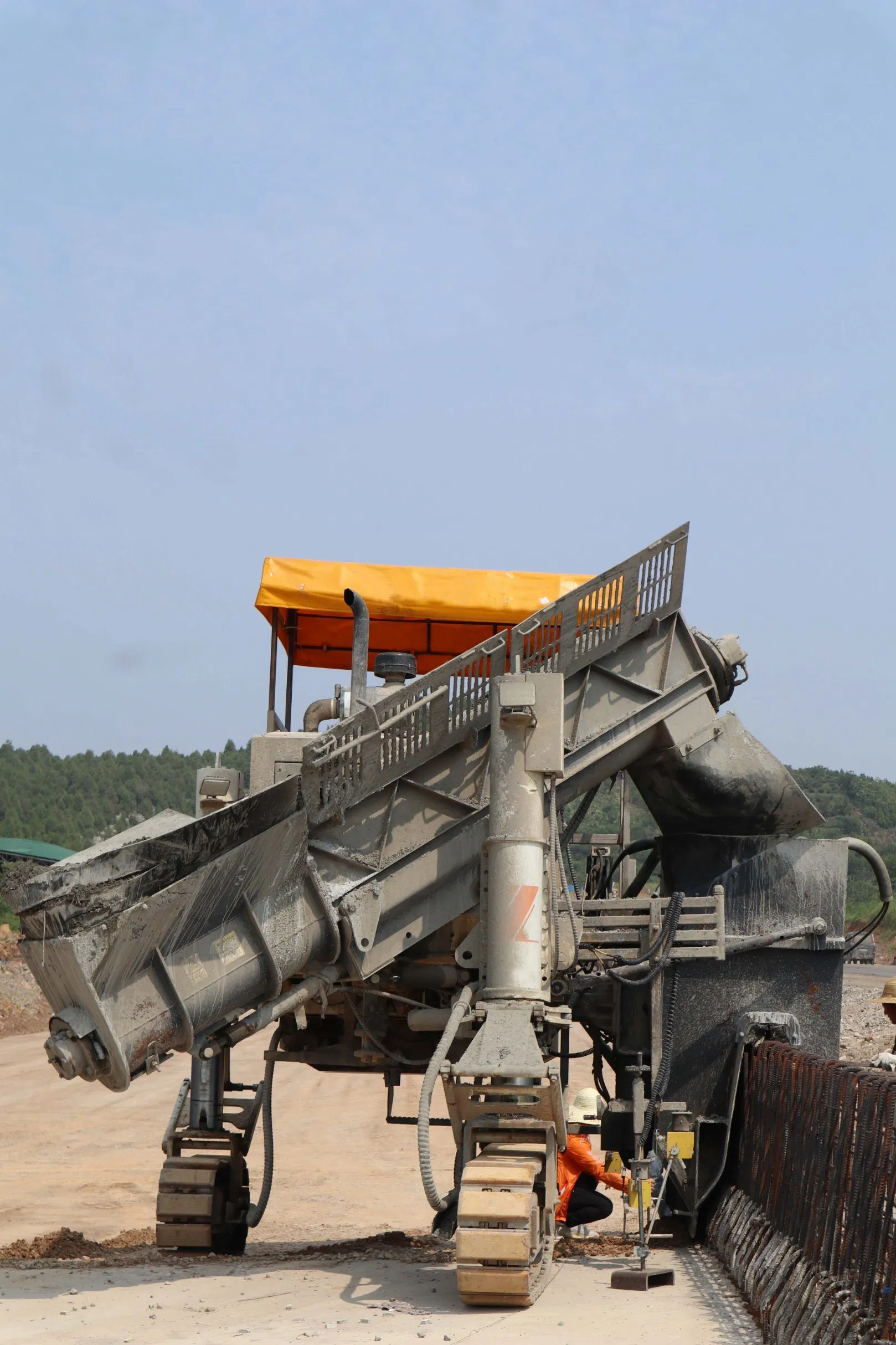 Automatic Concrete Curb Slipform Paver Nc1300 for Road Kerb and Gutter