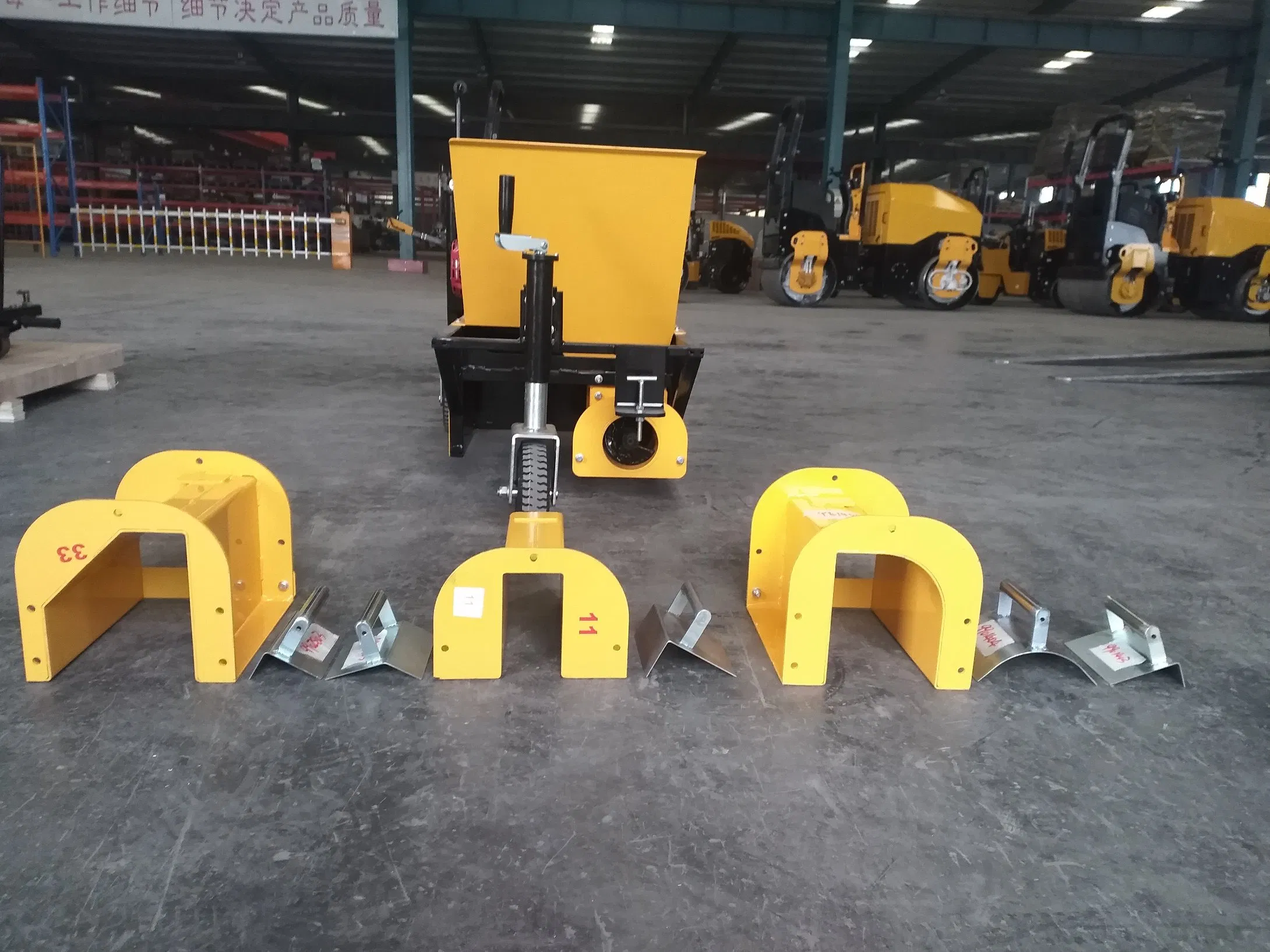Concrete Road Curb and Gutter Machine Borderline Curb Extruder for Sale Slipform Paver for Construction