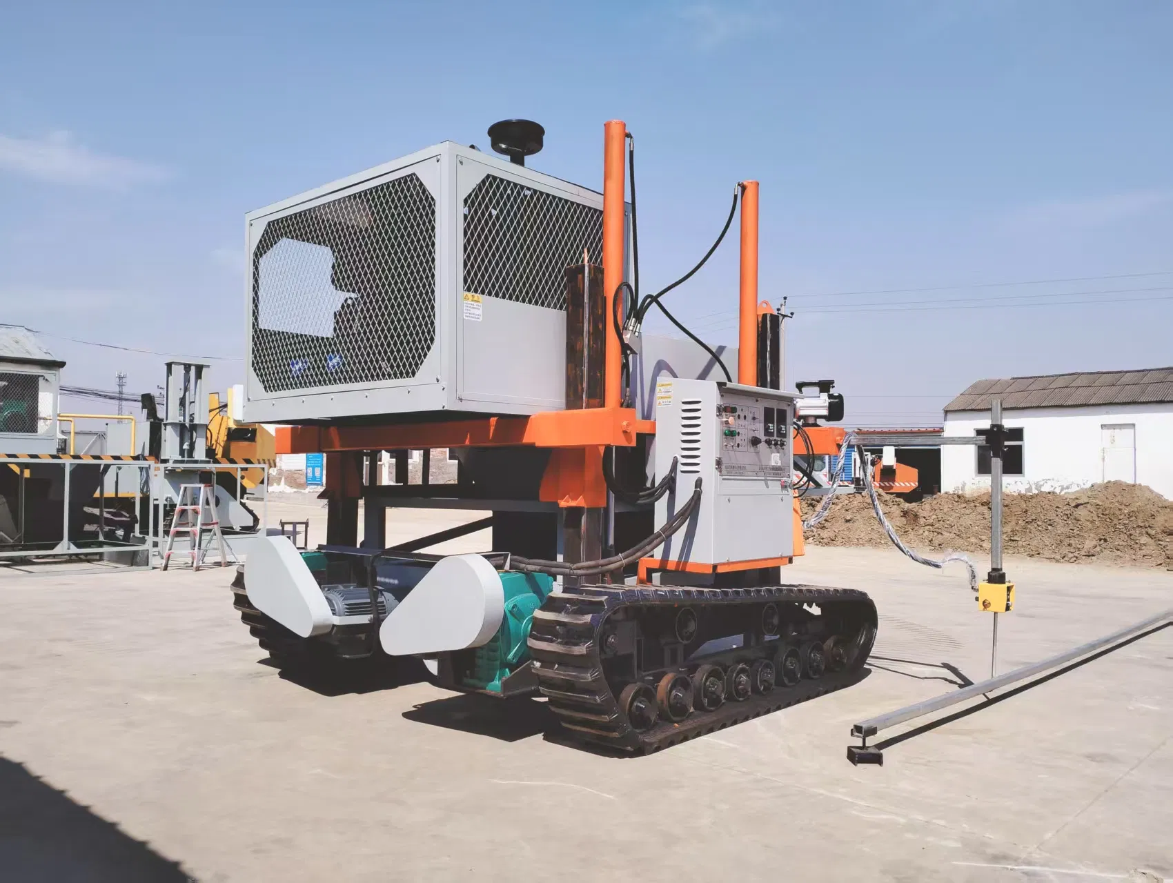Heavy Duty Self Propelled Concrete Canal Slipform Paver Machine for Large Scale Projects
