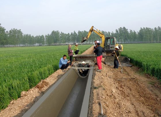 Water Drainage Ditch Forming Machine, Channel Bottom Lining Machine Concrete Slipform Machine for V Drain