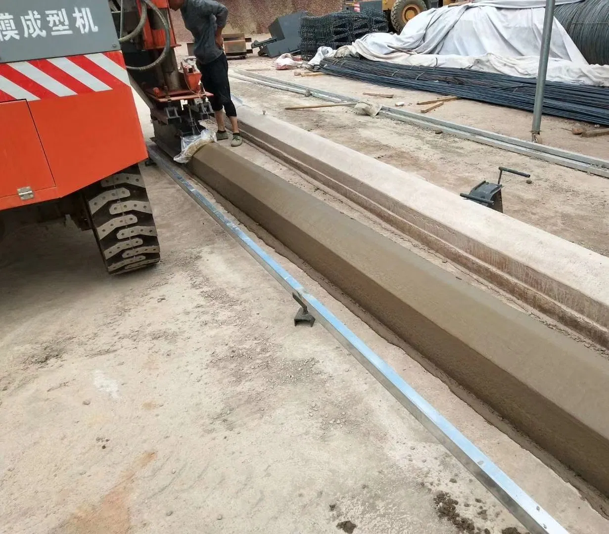 Construction Usage Concrete Curbing Paver Machine Road Curb Machine Concrete Paver Extruder Gutter Machine for Sale