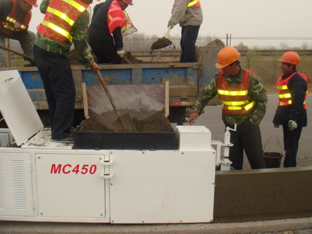 Automatic Concrete Curb Slipform Paver Mc450 for Road Kerb and Gutter