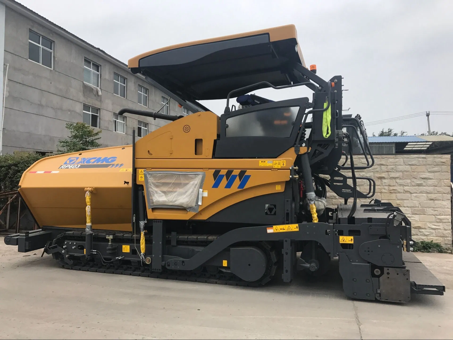 RP603 6m Asphalt Road Paver Machine Small Paver Price