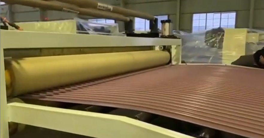 HDPE/PP T-Grip Sheet Extrusion Machine for Seal up and Impermeable of Construction, Features Anti-Erosion, Good Durability Wear Durableness