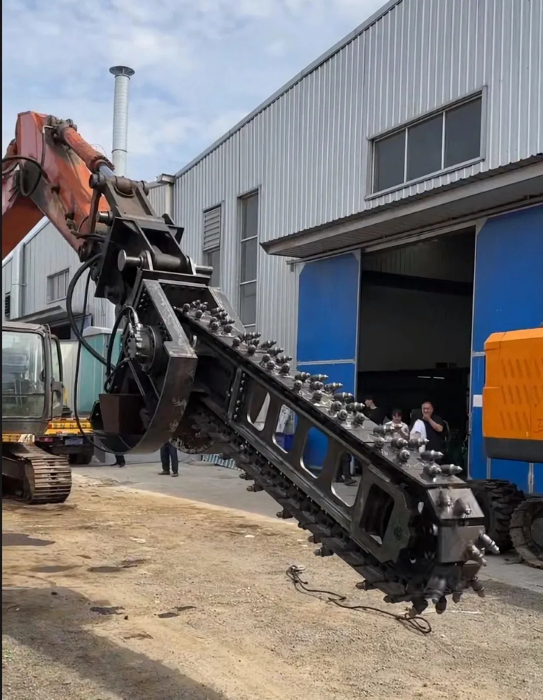 Hydraulic Trencher with Chain Saw Ditching Trenching Machine Excavator Rock Trencher