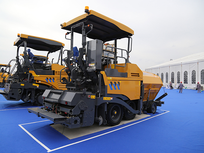 4.5m Asphalt Concrete Paver RP453L Hydraulic-Driven Small Wheeled Paver