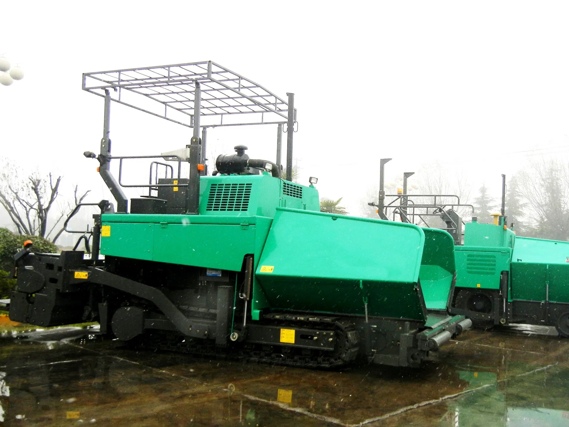 Small RP802 Asphalt Concrete Paver with 600m3/H Pave Width 6-9m