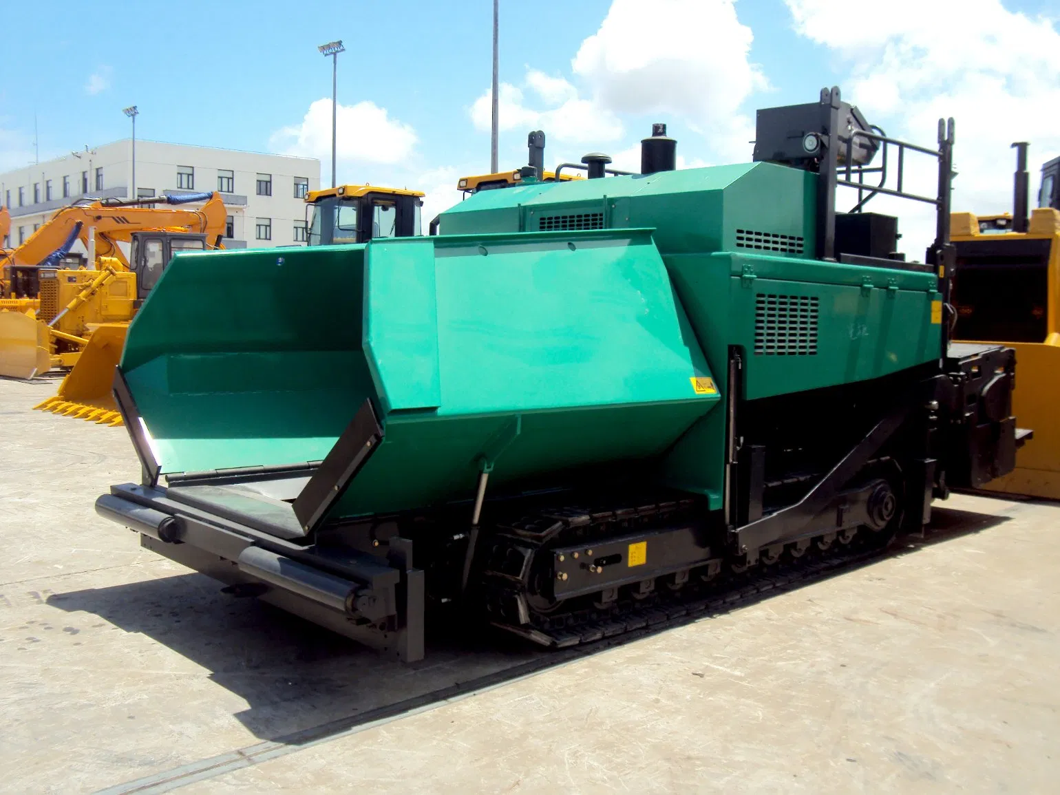 China Hot Selling Small 4500mm Paving Width Asphalt Concrete Paver RP452L