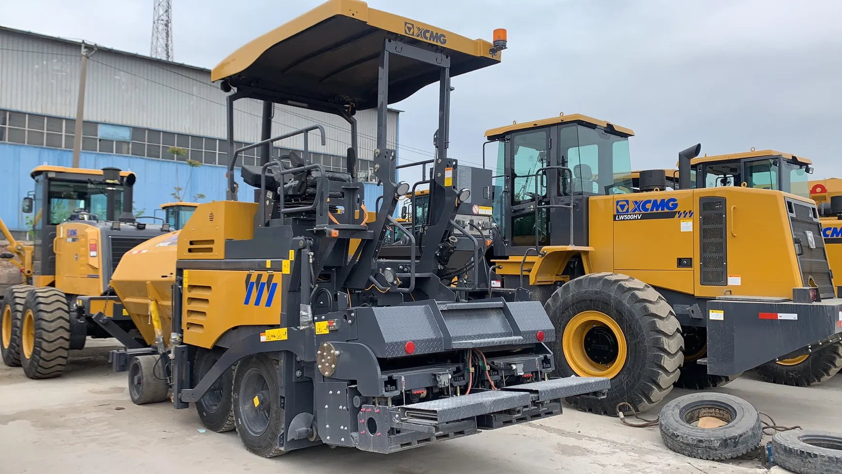 New RP453L 4.5m 73.5kw Small Mini Crawler Wheel Asphalt Concrete Paver Machinery for Road Paving
