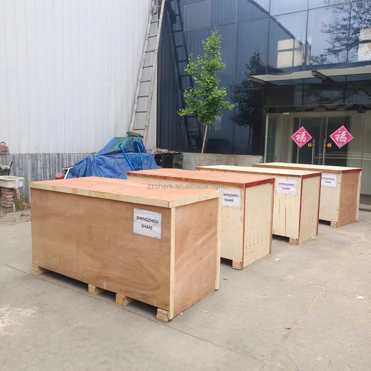 Trencher with export standard wood packing