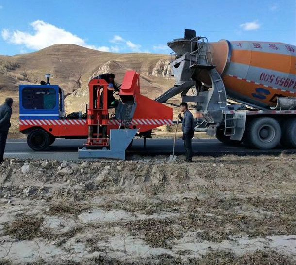 Construction Usage Concrete Curbing Paver Machine Road Curb Machine Concrete Paver Extruder Gutter Machine for Sale
