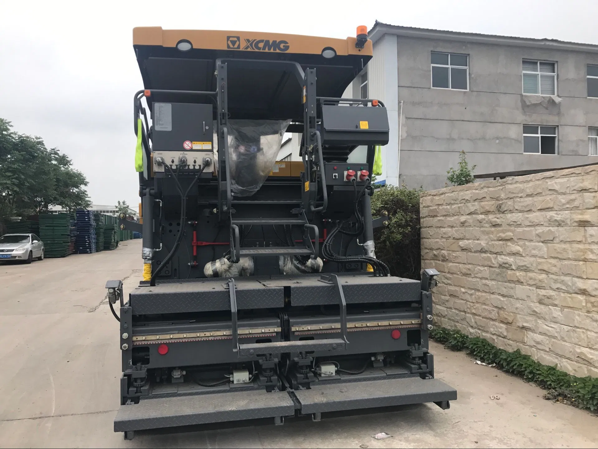 RP603 6m Asphalt Road Paver Machine Small Paver Price